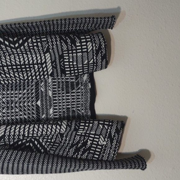 SLIGHTLY USED 100% COTTON SWEATER SIZE S BLACK AND WHITE - Picture 3 of 7